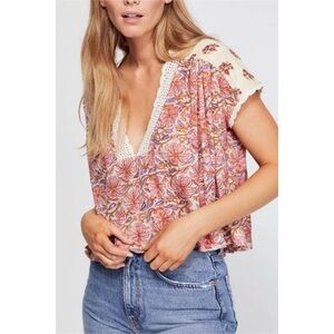 Free People / SHORT SLEEVE IVORY LEILANI PRINTED CROP TOP